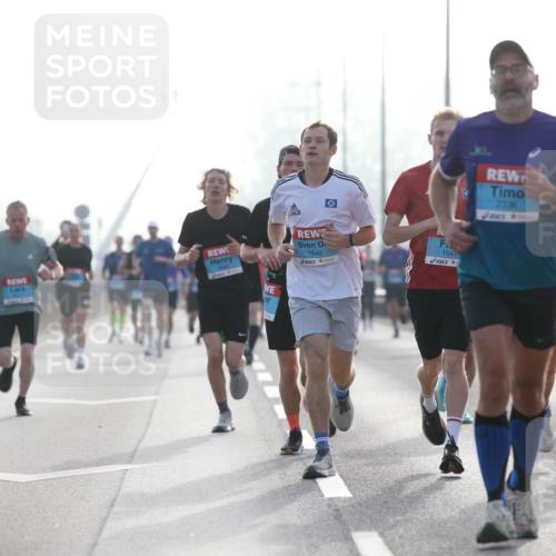 03.10.2026 - Köhlbrandbrückenlauf Jannik Wohlers http://msf.ph/oto/10704815 03.10.2026 09:16:34 Position 3 1640, 2336, 1641, 1638 meine-sportfotos.de