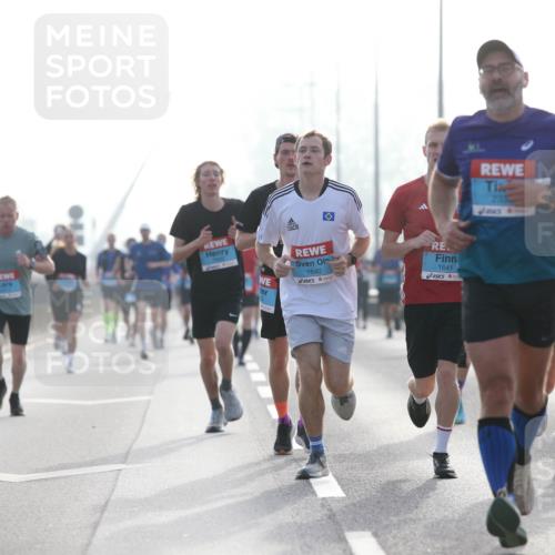 03.10.2026 - Köhlbrandbrückenlauf Jannik Wohlers http://msf.ph/oto/10704817 03.10.2026 09:16:34 Position 3 1640, 1641, 638 meine-sportfotos.de