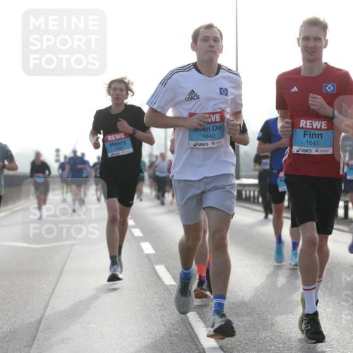 03.10.2026 - Köhlbrandbrückenlauf Jannik Wohlers http://msf.ph/oto/10704837 03.10.2026 09:16:38 Position 3 1640, 1641, 1638 meine-sportfotos.de