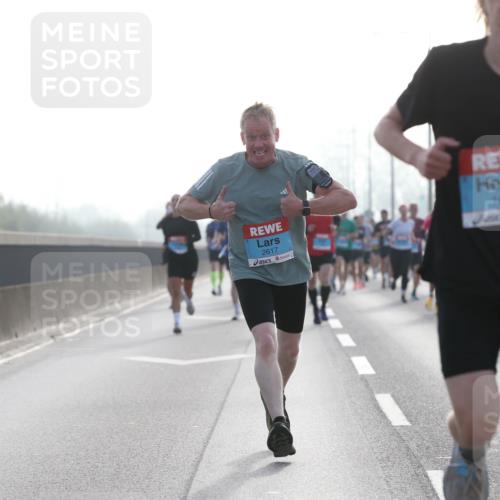 03.10.2026 - Köhlbrandbrückenlauf Jannik Wohlers http://msf.ph/oto/10704847 03.10.2026 09:16:40 Position 3 2617, 1695 meine-sportfotos.de