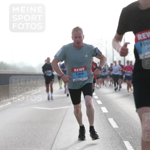 03.10.2026 - Köhlbrandbrückenlauf Jannik Wohlers http://msf.ph/oto/10704850 03.10.2026 09:16:40 Position 3 2617, 1695 meine-sportfotos.de