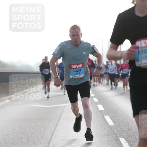 03.10.2026 - Köhlbrandbrückenlauf Jannik Wohlers http://msf.ph/oto/10704852 03.10.2026 09:16:40 Position 3 2617, 1695 meine-sportfotos.de