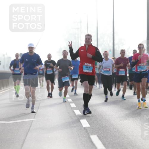 03.10.2026 - Köhlbrandbrückenlauf Jannik Wohlers http://msf.ph/oto/10704857 03.10.2026 09:16:43 Position 3 2298, 1080, 2653 meine-sportfotos.de