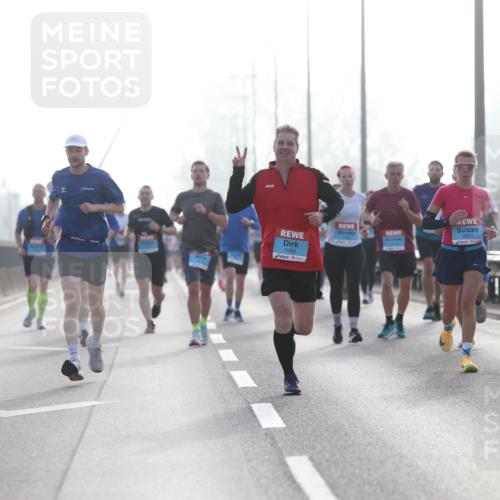 03.10.2026 - Köhlbrandbrückenlauf Jannik Wohlers http://msf.ph/oto/10704862 03.10.2026 09:16:43 Position 3 2298, 2653, 1080 meine-sportfotos.de
