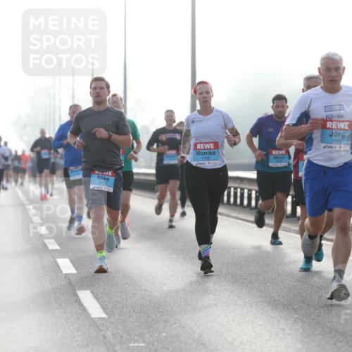 03.10.2026 - Köhlbrandbrückenlauf Jannik Wohlers http://msf.ph/oto/10704870 03.10.2026 09:16:48 Position 3 2306, 1722, 2173, 1682 meine-sportfotos.de