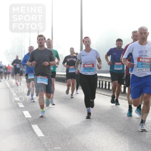 03.10.2026 - Köhlbrandbrückenlauf Jannik Wohlers http://msf.ph/oto/10704871 03.10.2026 09:16:48 Position 3 06, 2173, 1722, 1682 meine-sportfotos.de
