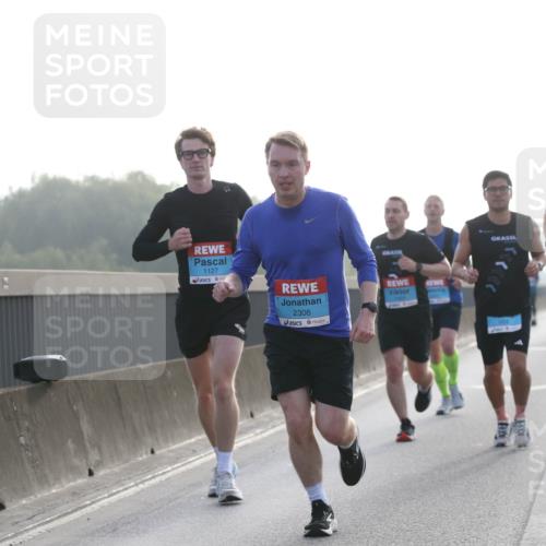 03.10.2026 - Köhlbrandbrückenlauf Jannik Wohlers http://msf.ph/oto/10704878 03.10.2026 09:16:52 Position 3 1127, 2306, 2173 meine-sportfotos.de