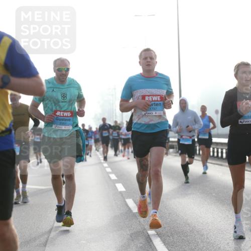 03.10.2026 - Köhlbrandbrückenlauf Jannik Wohlers http://msf.ph/oto/10705033 03.10.2026 09:17:31 Position 3 2000, 2351, 1797, 1205, 1237 meine-sportfotos.de