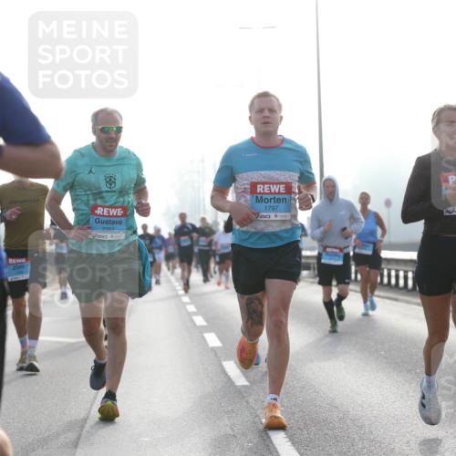 03.10.2026 - Köhlbrandbrückenlauf Jannik Wohlers http://msf.ph/oto/10705037 03.10.2026 09:17:31 Position 3 2351, 1797, 1200, 1237 meine-sportfotos.de