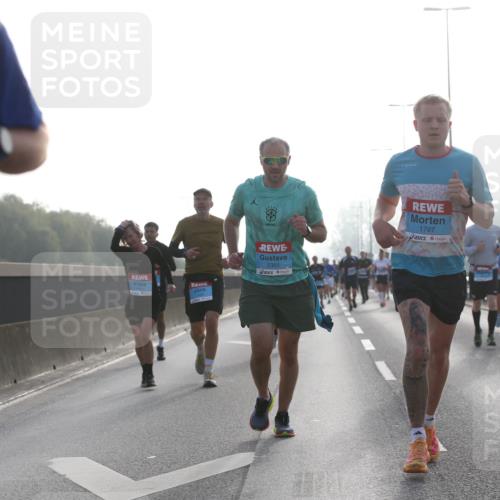 03.10.2026 - Köhlbrandbrückenlauf Jannik Wohlers http://msf.ph/oto/10705040 03.10.2026 09:17:32 Position 3 2351, 1797 meine-sportfotos.de