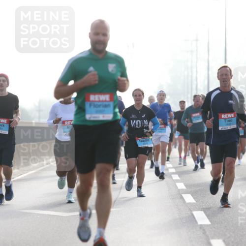 03.10.2026 - Köhlbrandbrückenlauf Jannik Wohlers http://msf.ph/oto/10705063 03.10.2026 09:17:37 Position 3 2354, 2314, 1645 meine-sportfotos.de