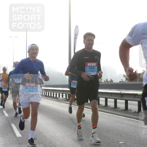 03.10.2026 - Köhlbrandbrückenlauf Jannik Wohlers http://msf.ph/oto/10705110 03.10.2026 09:17:47 Position 3 2406, 1959, 3700, 1462, 2281 meine-sportfotos.de
