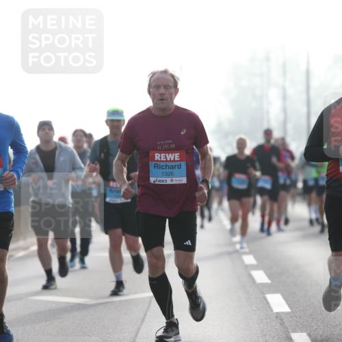 03.10.2026 - Köhlbrandbrückenlauf Jannik Wohlers http://msf.ph/oto/10705142 03.10.2026 09:17:53 Position 3 2417, 2020, 42, 195, 1326, 1293 meine-sportfotos.de