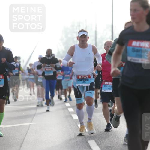 03.10.2026 - Köhlbrandbrückenlauf Jannik Wohlers http://msf.ph/oto/10705270 03.10.2026 09:18:12 Position 3 2, 195, 26, 1969, 1968, 1839 meine-sportfotos.de