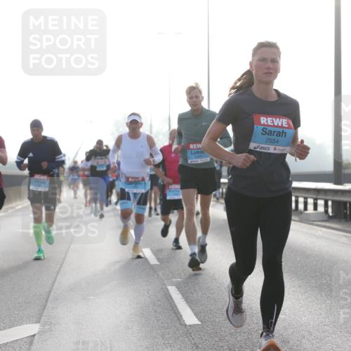 03.10.2026 - Köhlbrandbrückenlauf Jannik Wohlers http://msf.ph/oto/10705275 03.10.2026 09:18:13 Position 3 2554 meine-sportfotos.de