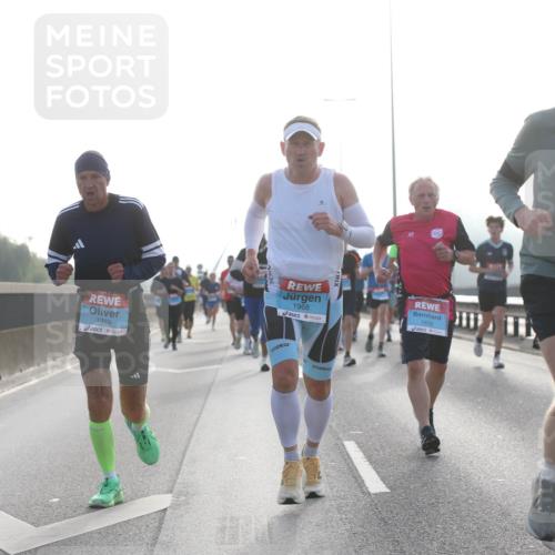 03.10.2026 - Köhlbrandbrückenlauf Jannik Wohlers http://msf.ph/oto/10705285 03.10.2026 09:18:15 Position 3 42, 195, 2669, 1969, 1968, 1839, 2495 meine-sportfotos.de