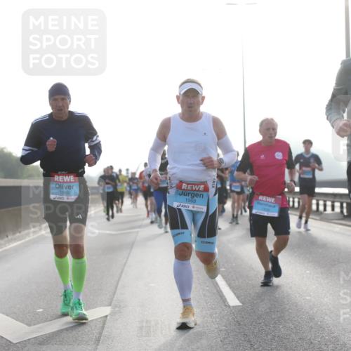 03.10.2026 - Köhlbrandbrückenlauf Jannik Wohlers http://msf.ph/oto/10705289 03.10.2026 09:18:16 Position 3 95, 69, 1969, 1968, 1839, 2495 meine-sportfotos.de