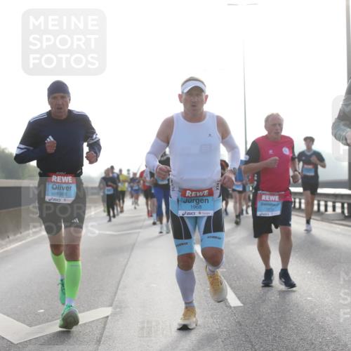 03.10.2026 - Köhlbrandbrückenlauf Jannik Wohlers http://msf.ph/oto/10705293 03.10.2026 09:18:16 Position 3 1969, 1968, 2495 meine-sportfotos.de