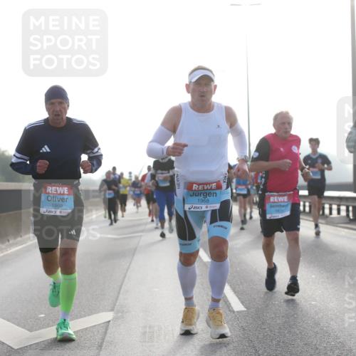 03.10.2026 - Köhlbrandbrückenlauf Jannik Wohlers http://msf.ph/oto/10705295 03.10.2026 09:18:16 Position 3 1969, 1968, 1839, 2495 meine-sportfotos.de