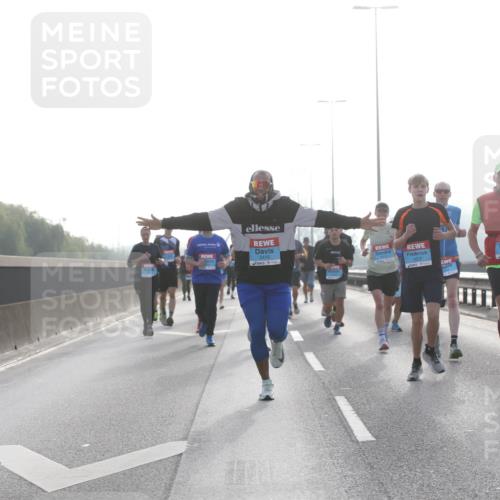 03.10.2026 - Köhlbrandbrückenlauf Jannik Wohlers http://msf.ph/oto/10705320 03.10.2026 09:18:19 Position 3 2416, 1071 meine-sportfotos.de