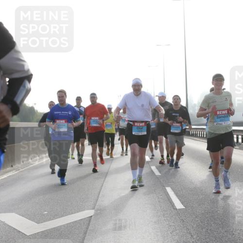 03.10.2026 - Köhlbrandbrückenlauf Jannik Wohlers http://msf.ph/oto/10705333 03.10.2026 09:18:21 Position 3 2416, 1379, 2011 meine-sportfotos.de