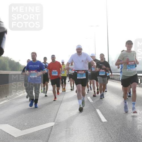 03.10.2026 - Köhlbrandbrückenlauf Jannik Wohlers http://msf.ph/oto/10705335 03.10.2026 09:18:21 Position 3 416, 2011, 719, 248 meine-sportfotos.de
