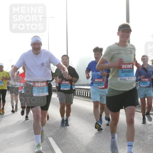 03.10.2026 - Köhlbrandbrückenlauf Jannik Wohlers http://msf.ph/oto/10705340 03.10.2026 09:18:22 Position 3 2626, 1379, 1419, 2094, 2011, 2431 meine-sportfotos.de