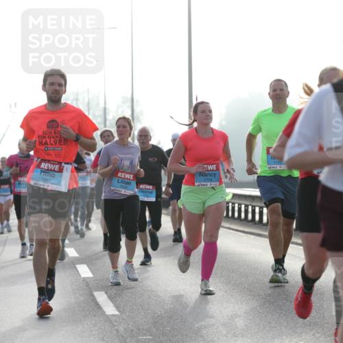03.10.2026 - Köhlbrandbrückenlauf Jannik Wohlers http://msf.ph/oto/10705410 03.10.2026 09:18:35 Position 3 9, 1842, 2759, 1170, 1534 meine-sportfotos.de