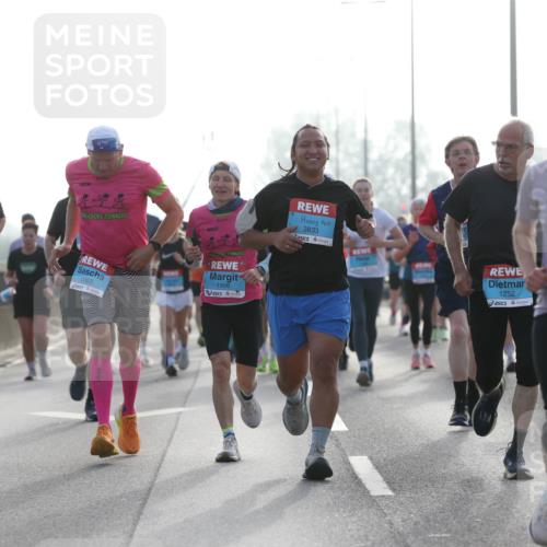 03.10.2026 - Köhlbrandbrückenlauf Jannik Wohlers http://msf.ph/oto/10705419 03.10.2026 09:18:37 Position 3 1303, 2363, 1996, 3833, 1252, 1534 meine-sportfotos.de