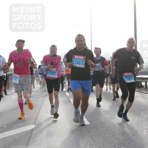 03.10.2026 - Köhlbrandbrückenlauf Jannik Wohlers http://msf.ph/oto/10705430 03.10.2026 09:18:39 Position 3 1996, 3833, 1252 meine-sportfotos.de