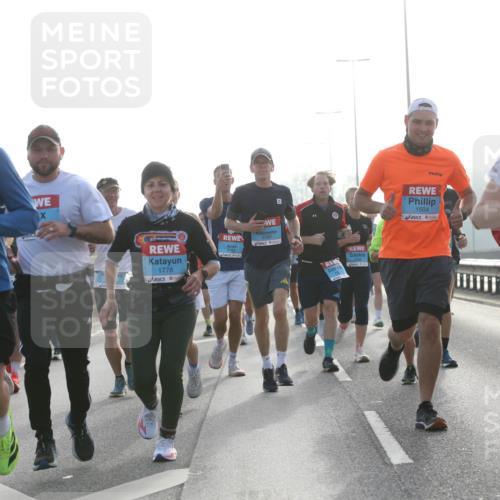 03.10.2026 - Köhlbrandbrückenlauf Jannik Wohlers http://msf.ph/oto/10705463 03.10.2026 09:18:44 Position 3 1019, 1778, 1504, 1289 meine-sportfotos.de