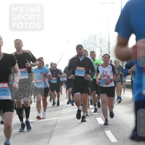 03.10.2026 - Köhlbrandbrückenlauf Jannik Wohlers http://msf.ph/oto/10705501 03.10.2026 09:18:51 Position 3 2315, 1694, 2479, 15 meine-sportfotos.de
