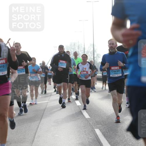03.10.2026 - Köhlbrandbrückenlauf Jannik Wohlers http://msf.ph/oto/10705503 03.10.2026 09:18:52 Position 3 2742, 2062, 1694, 18, 2479, 2604, 2504 meine-sportfotos.de