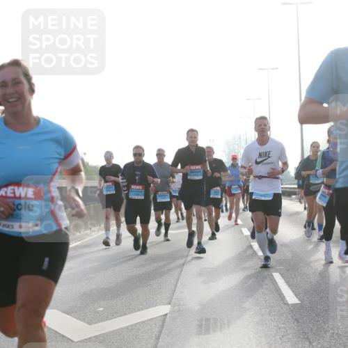 03.10.2026 - Köhlbrandbrückenlauf Jannik Wohlers http://msf.ph/oto/10705533 03.10.2026 09:18:58 Position 3 182, 6, 3768, 61 meine-sportfotos.de
