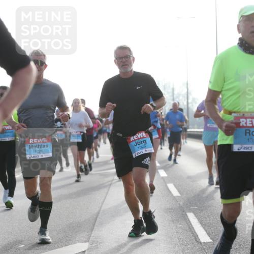 03.10.2026 - Köhlbrandbrückenlauf Jannik Wohlers http://msf.ph/oto/10705557 03.10.2026 09:19:01 Position 3 2, 2104, 1026, 1025, 1350, 1368 meine-sportfotos.de