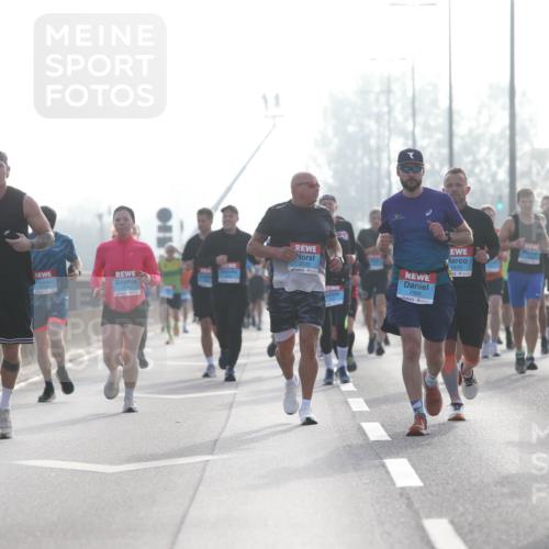 03.10.2026 - Köhlbrandbrückenlauf Jannik Wohlers http://msf.ph/oto/10705600 03.10.2026 09:19:10 Position 3 2502, 2566, 2510 meine-sportfotos.de