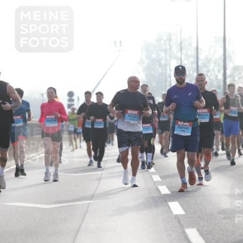 03.10.2026 - Köhlbrandbrückenlauf Jannik Wohlers http://msf.ph/oto/10705602 03.10.2026 09:19:10 Position 3 2502, 2566, 2510 meine-sportfotos.de