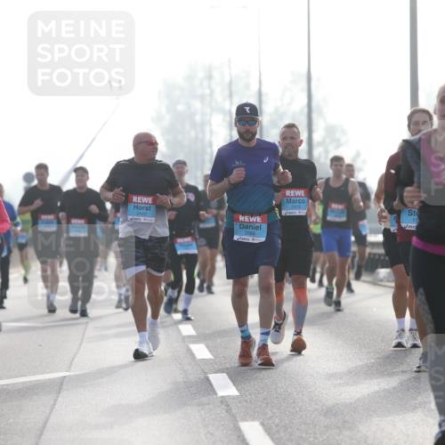 03.10.2026 - Köhlbrandbrückenlauf Jannik Wohlers http://msf.ph/oto/10705608 03.10.2026 09:19:11 Position 3 2502, 2566, 2510, 15 meine-sportfotos.de