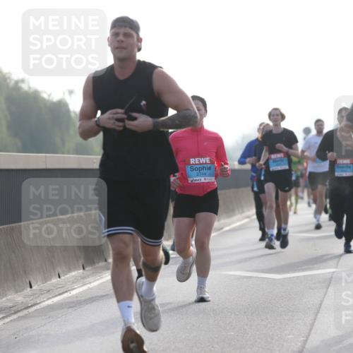 03.10.2026 - Köhlbrandbrückenlauf Jannik Wohlers http://msf.ph/oto/10705617 03.10.2026 09:19:15 Position 3 14, 2502, 2744 meine-sportfotos.de