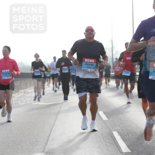 03.10.2026 - Köhlbrandbrückenlauf Jannik Wohlers http://msf.ph/oto/10705625 03.10.2026 09:19:16 Position 3 2744, 18, 2502, 2566 meine-sportfotos.de