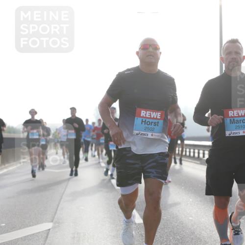 03.10.2026 - Köhlbrandbrückenlauf Jannik Wohlers http://msf.ph/oto/10705628 03.10.2026 09:19:18 Position 3 2744, 2502, 2510 meine-sportfotos.de