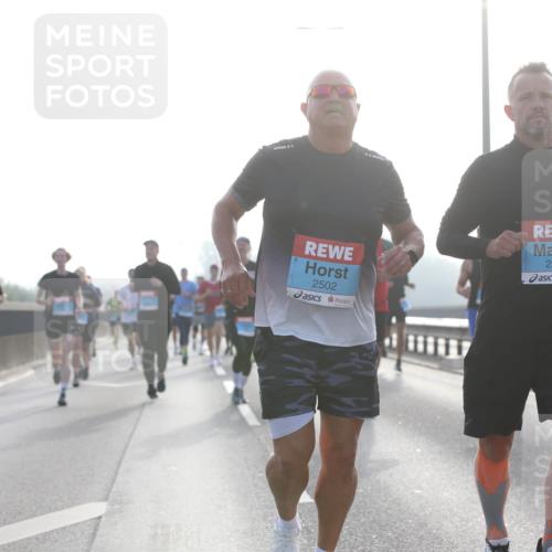 03.10.2026 - Köhlbrandbrückenlauf Jannik Wohlers http://msf.ph/oto/10705632 03.10.2026 09:19:18 Position 3 2502, 2510, 2744 meine-sportfotos.de