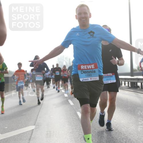 03.10.2026 - Köhlbrandbrückenlauf Jannik Wohlers http://msf.ph/oto/10705735 03.10.2026 09:19:31 Position 3 1593, 2516 meine-sportfotos.de