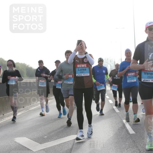 03.10.2026 - Köhlbrandbrückenlauf Jannik Wohlers http://msf.ph/oto/10705796 03.10.2026 09:19:43 Position 3 2661, 2063, 1729, 2578, 2534 meine-sportfotos.de