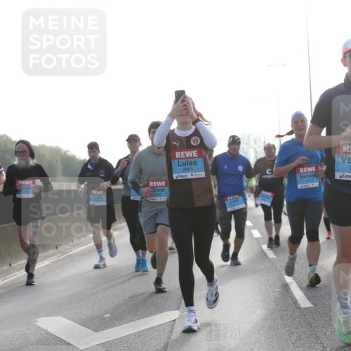 03.10.2026 - Köhlbrandbrückenlauf Jannik Wohlers http://msf.ph/oto/10705799 03.10.2026 09:19:43 Position 3 2593, 2063, 2661, 2578, 2534 meine-sportfotos.de