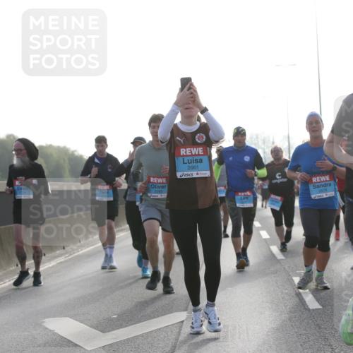 03.10.2026 - Köhlbrandbrückenlauf Jannik Wohlers http://msf.ph/oto/10705804 03.10.2026 09:19:43 Position 3 2063, 2661, 1729, 2593, 2578, 2534, 2422 meine-sportfotos.de