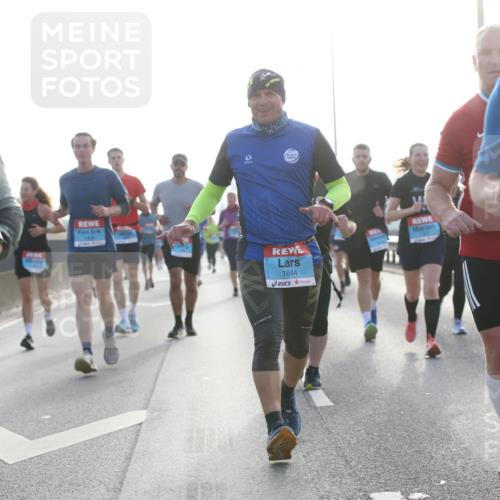 03.10.2026 - Köhlbrandbrückenlauf Jannik Wohlers http://msf.ph/oto/10705820 03.10.2026 09:19:46 Position 3 2593, 1844, 2578 meine-sportfotos.de