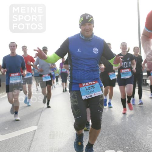 03.10.2026 - Köhlbrandbrückenlauf Jannik Wohlers http://msf.ph/oto/10705827 03.10.2026 09:19:46 Position 3 1844, 2747 meine-sportfotos.de