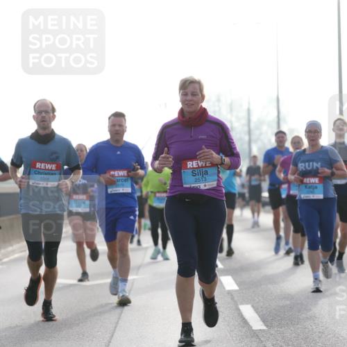 03.10.2026 - Köhlbrandbrückenlauf Jannik Wohlers http://msf.ph/oto/10705844 03.10.2026 09:19:50 Position 3 1068, 2513, 2579 meine-sportfotos.de