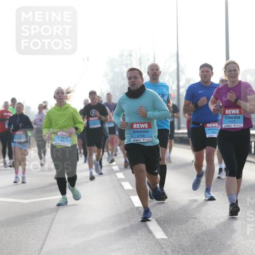 03.10.2026 - Köhlbrandbrückenlauf Jannik Wohlers http://msf.ph/oto/10705864 03.10.2026 09:19:53 Position 3 2678, 2758, 1472, 2505 meine-sportfotos.de